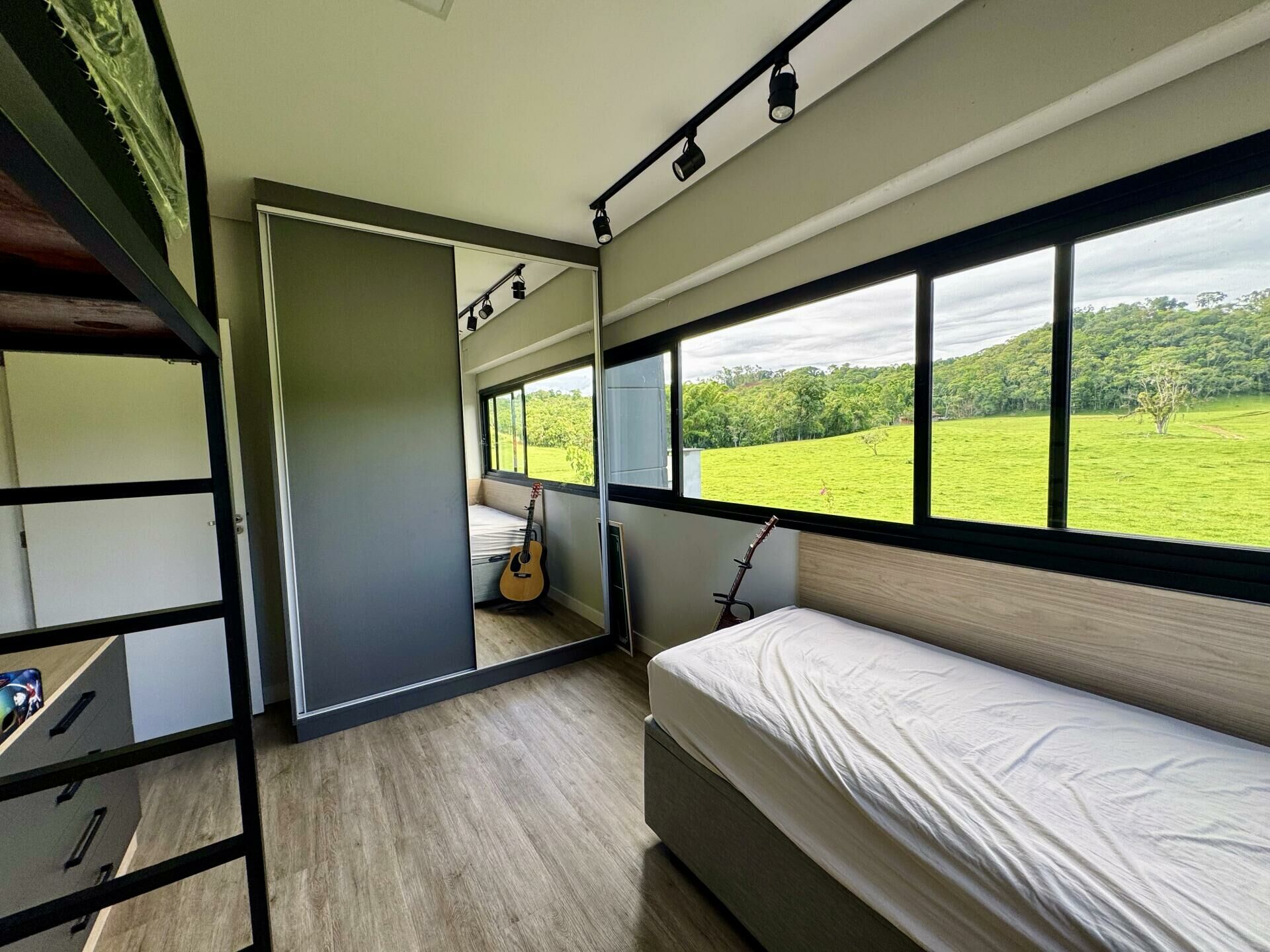 Imagem do Casa linda moderna mobiliada e decorada com 04 dormitórios sendo 02 suítes em Três Rios do Norte